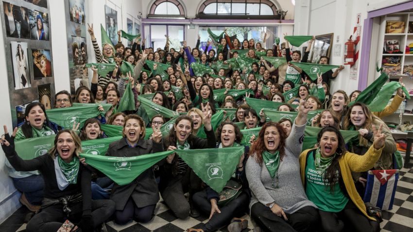 Con pañuelazos y charlas en los sectores, ATE Capital apoya la despenalización y la legalización del aborto