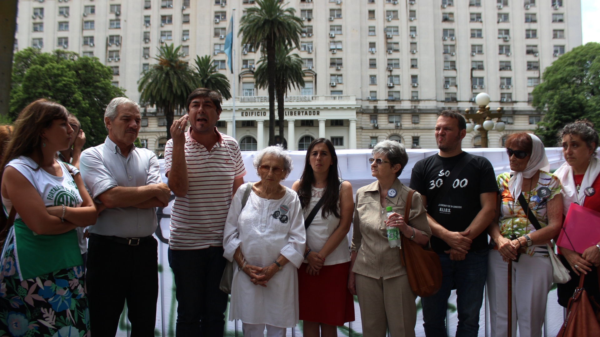 Junto a las Madres y Abuelas, marchamos a Defensa contra los despidos y el desmantelamiento de áreas estratégicas