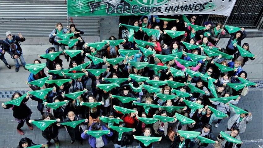 Con pañuelazos y charlas en los sectores, ATE Capital apoya la despenalización y la legalización del aborto
