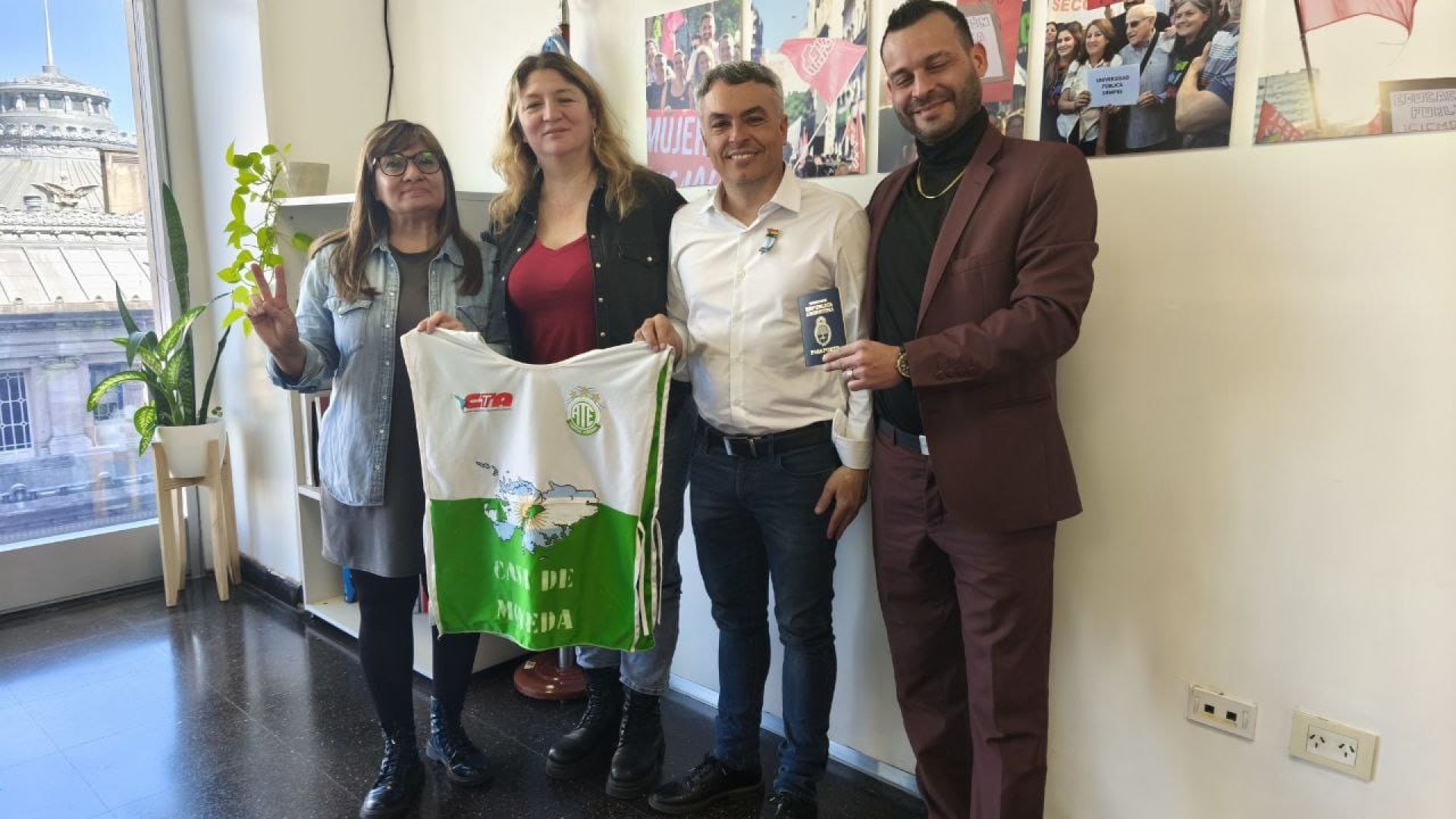 Pasaportes y patentes a la suerte de privados