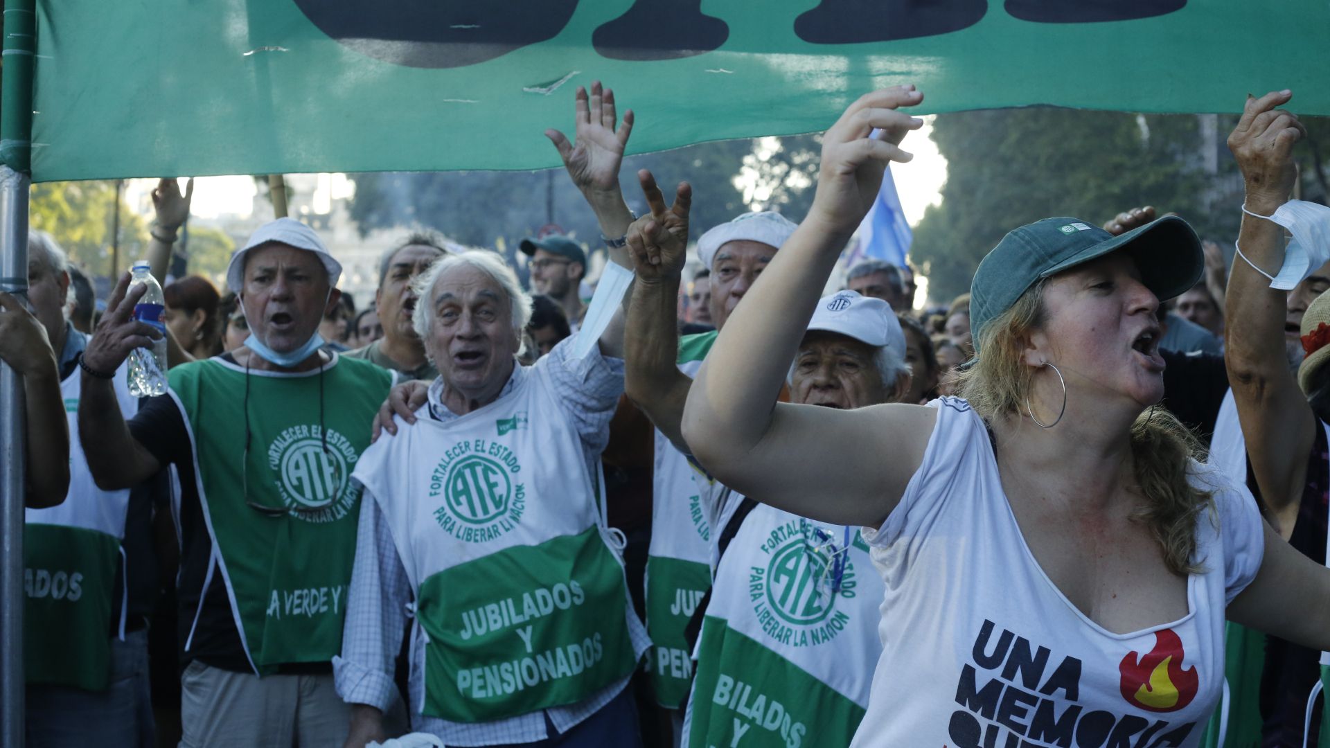 De la motosierra a la dignidad: el pueblo recupera la rebeldía