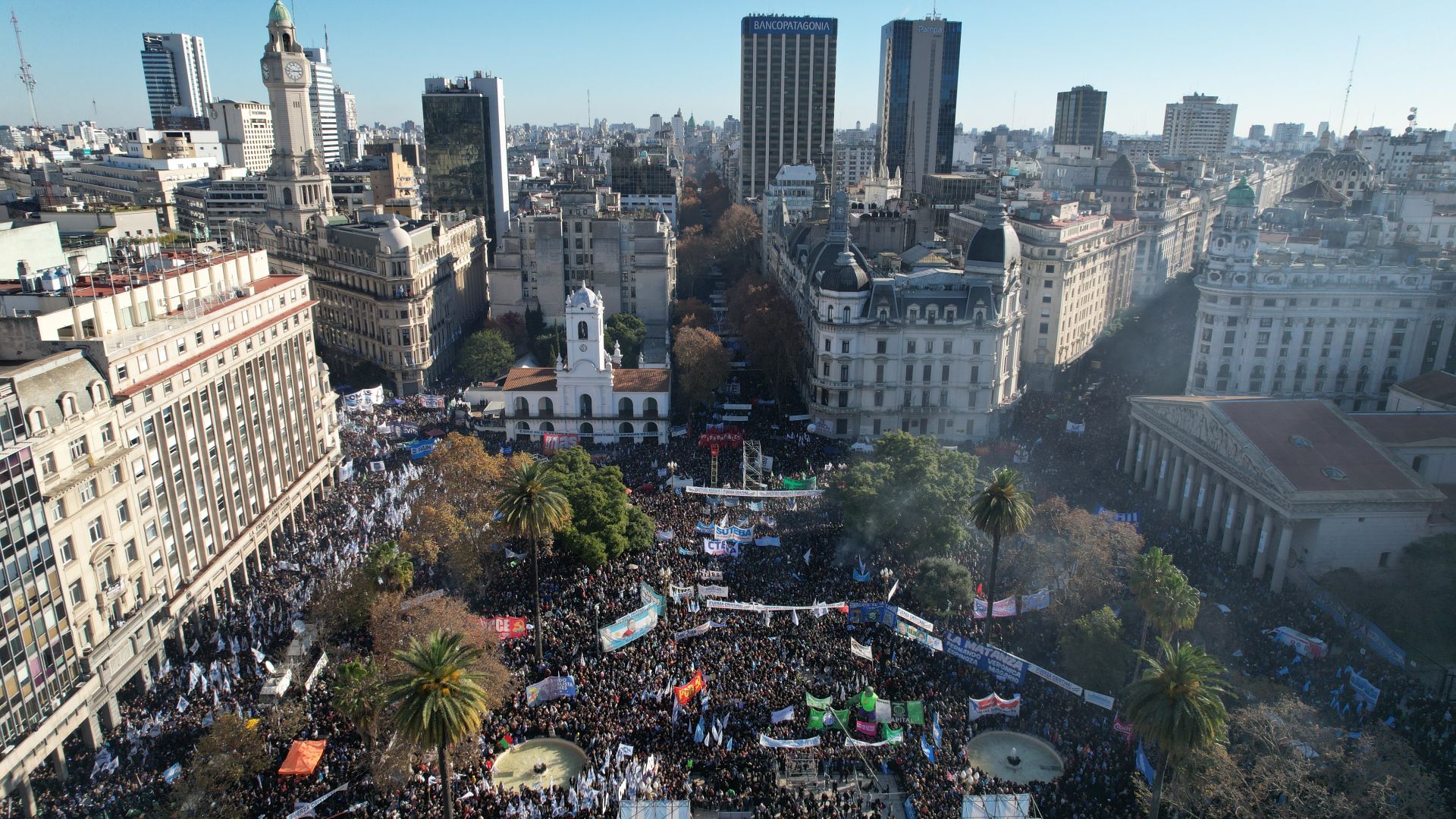 Movilizamos Plaza de Mayo para defender la democracia